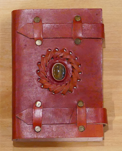 Tigeröga med remmar - Anteckningsbok i läder