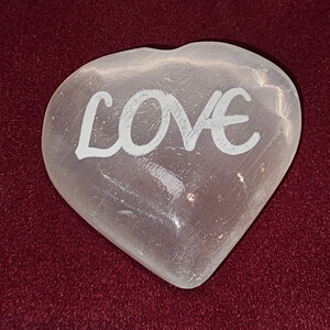 Hjärta med Love ingraverat